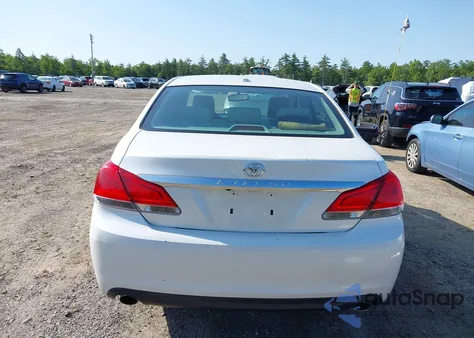 2011 Toyota Avalon z USA, uszkodzony, nr VIN 4T1BK3DB4BU383738